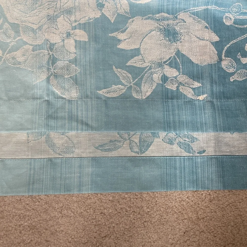 Williams Sonoma linen blend tablecloth 70 x 90”